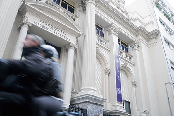 Según el REM del Banco Central, las consultoras esperan un dólar de 48,9 pesos para fines de 2019.