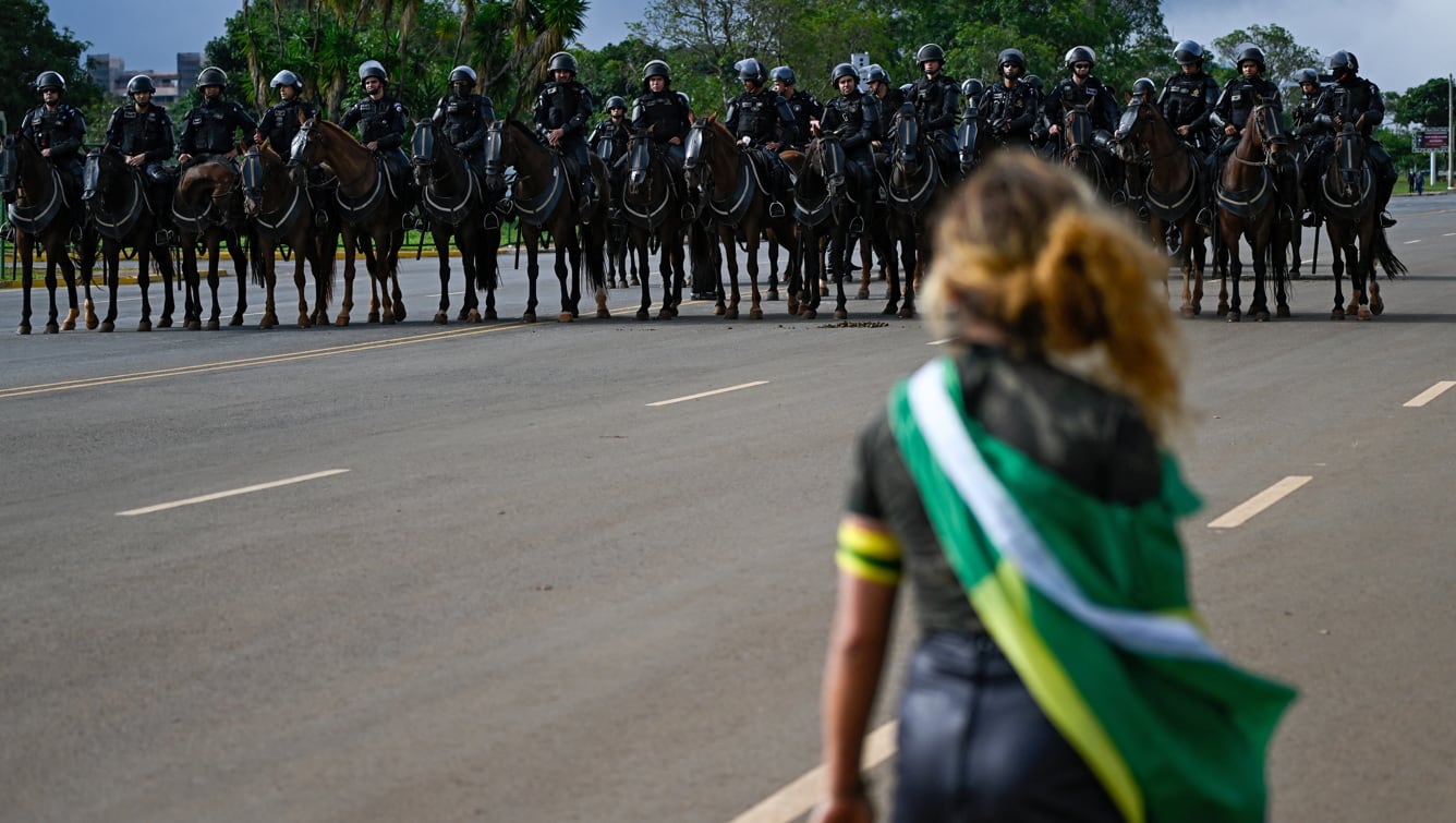 Fuerzas de la policía del Brasil desmantelaron el lunes el campamento instalado por adherentes del expresidente Jair Bolsonaro frente al cuartel general del Ejército.