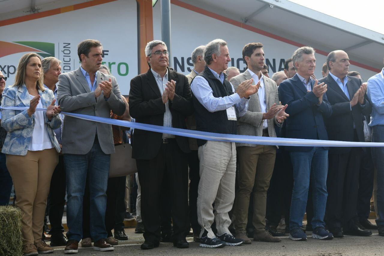 Javier Rodriguez se reunió con empresarios del sector y autoridades nacionales y provinciales en San Nicolás.