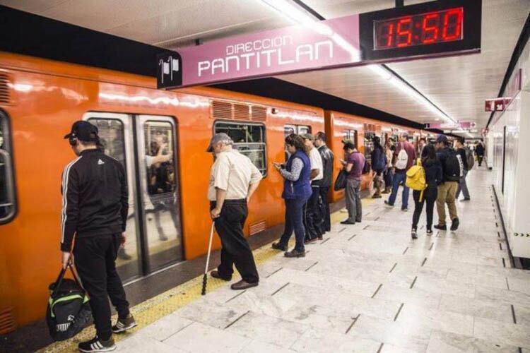 El subte consta de 195 estaciones transporta casi 6 millones de personas por día.