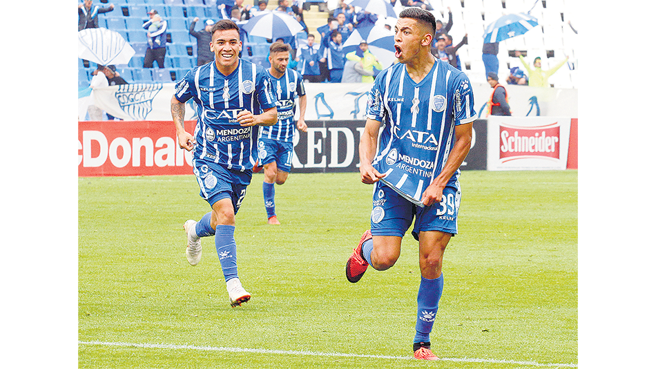 Burgoa muestra su camiseta al festejar el primero del Tomba.