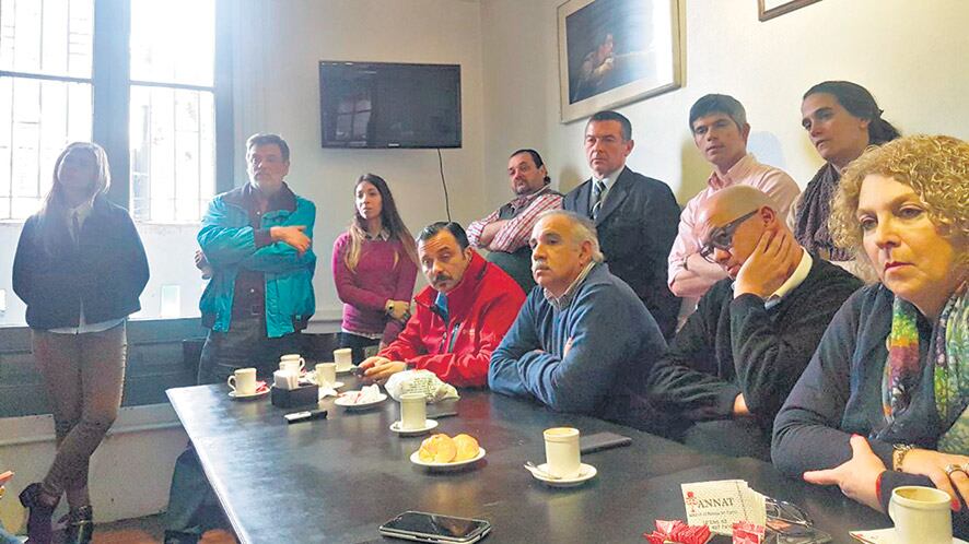 Los dirigentes realizaron una conferencia de prensa en el bar Tannat de La Plata.