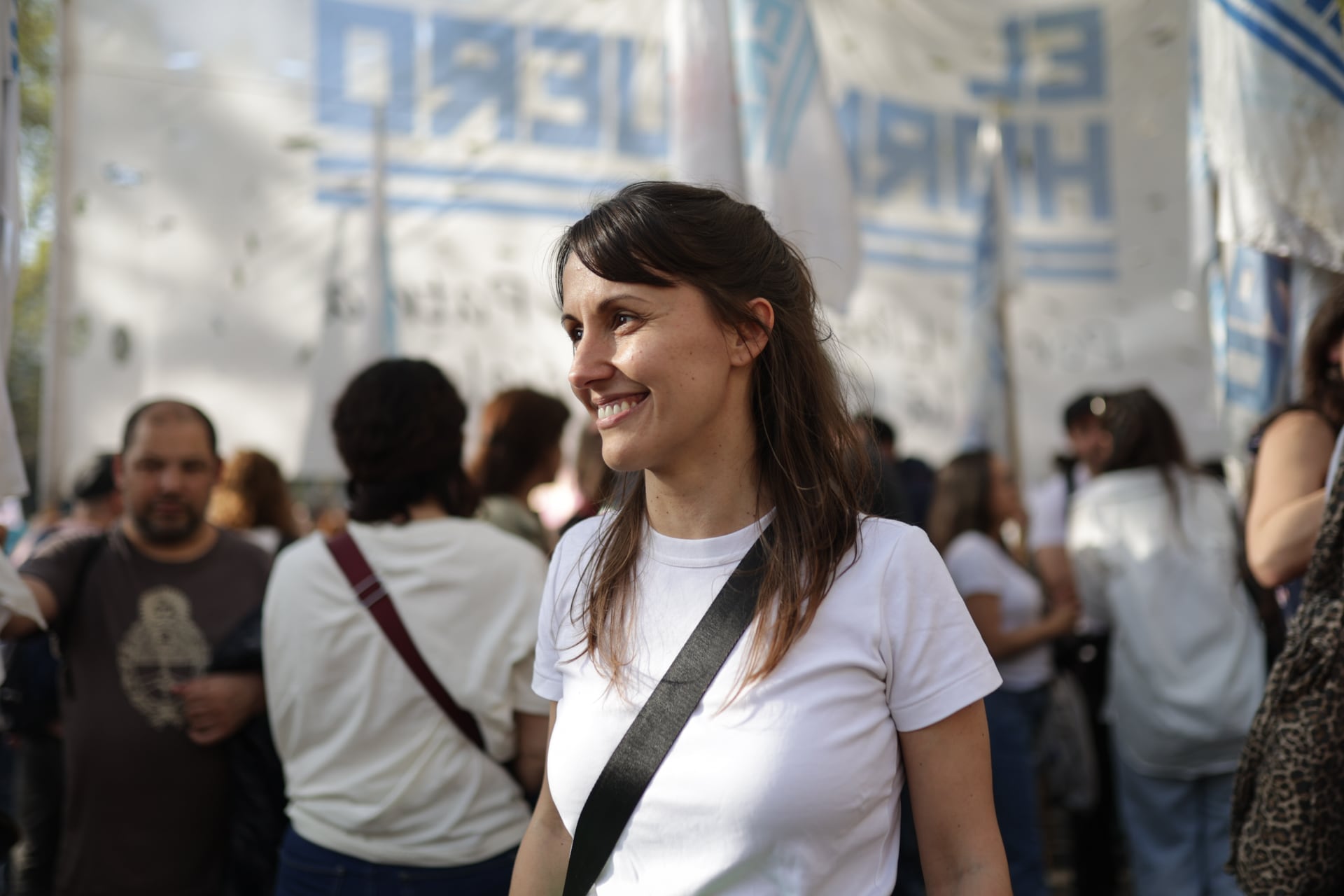 Maru Bielli, socióloga, docente y legisladora porteña por Unión por la Patria, en la marcha contra los vetos del 17/09. 