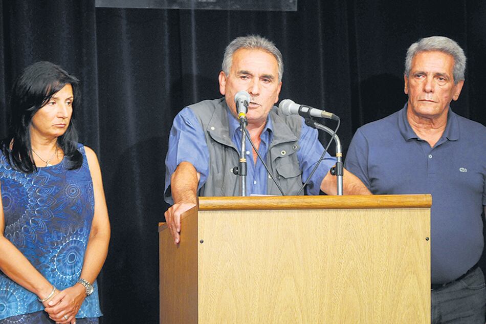 Sandra Maiorana junto a los triunviros Juan Carlos Schmid y Carlos Acuña.