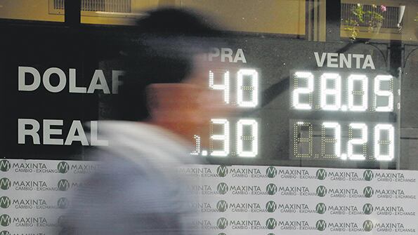 La suba de divisas fue explicada por la suba del dólar contra otras monedas y por demandas de fin de mes.