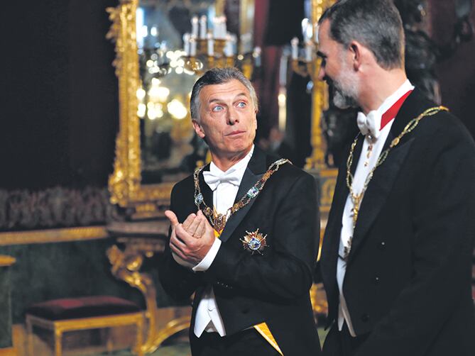 El presidente Mauricio Macri y el rey Felipe anoche, durante el agasajo en el Palacio Real.