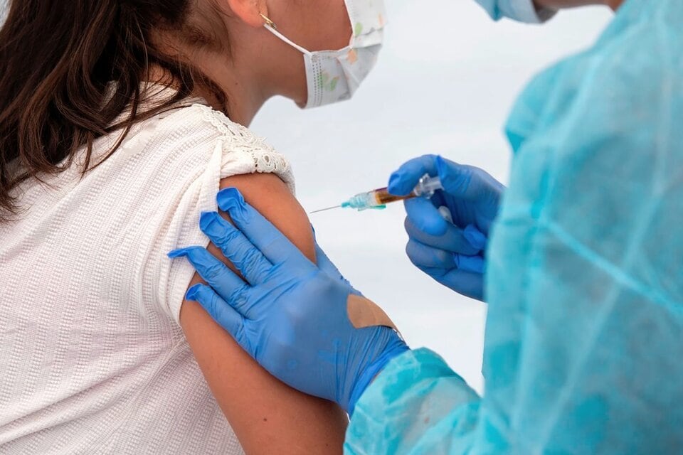 Las autoridades sanitarias neoyorquinas instaron a los adultos y niños que no estén vacunados contra la polio a inocularse (Foto: AFP).