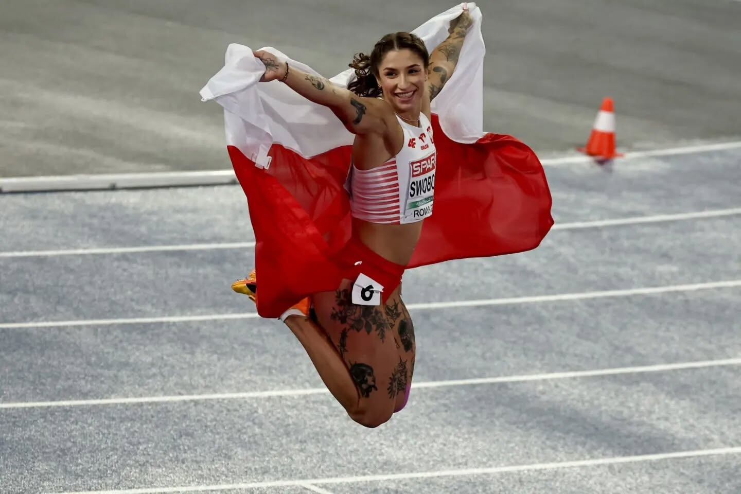 La atleta polaca Ewa Swodoba