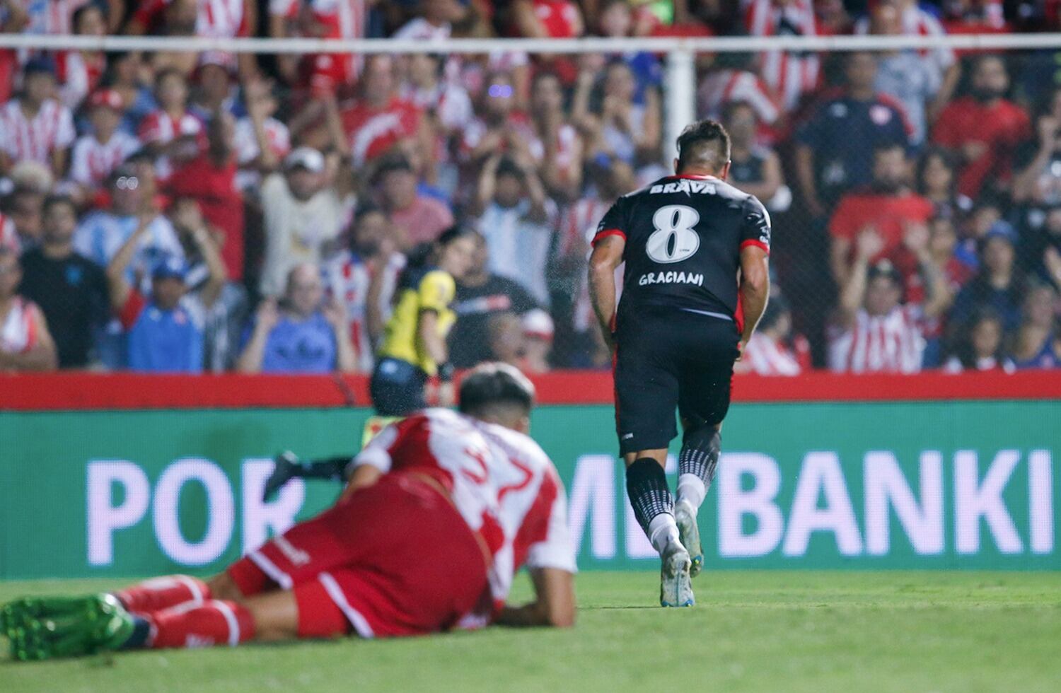 El ascendido Instituto sumó tres puntos importantes de visitante.