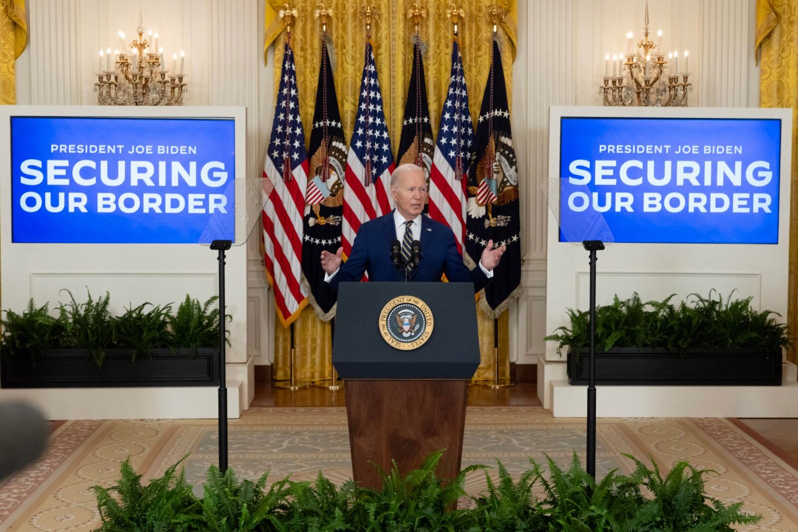 Biden anuncia la restricción migratoria en la Casa Blanca.