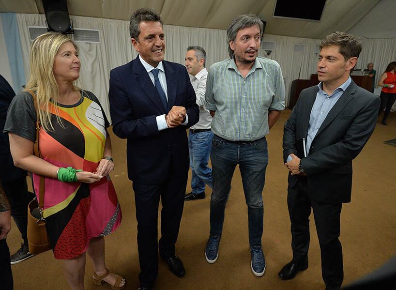 Cristina Alvarez Rodríguez, Sergio Massa, Máximo Kirchner y Axel Kicillof, ayer, en La Plata.