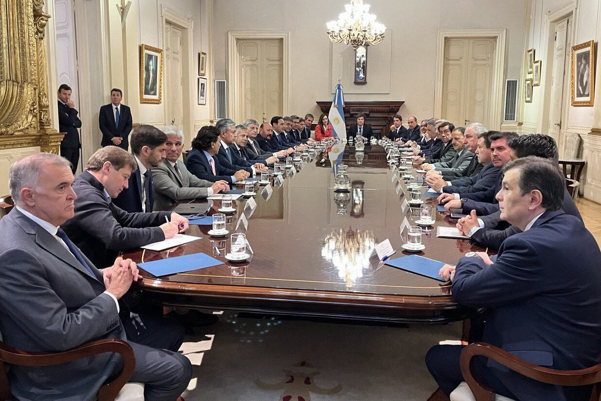 Los 23 gobernadores y el jefe de Gobierno porteño asistieron a la reunión con el Presidente. 