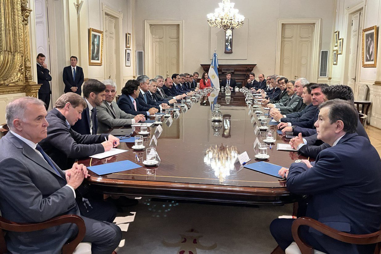 Los 23 gobernadores y el jefe de Gobierno porteño asistieron a la reunión con el Presidente. 