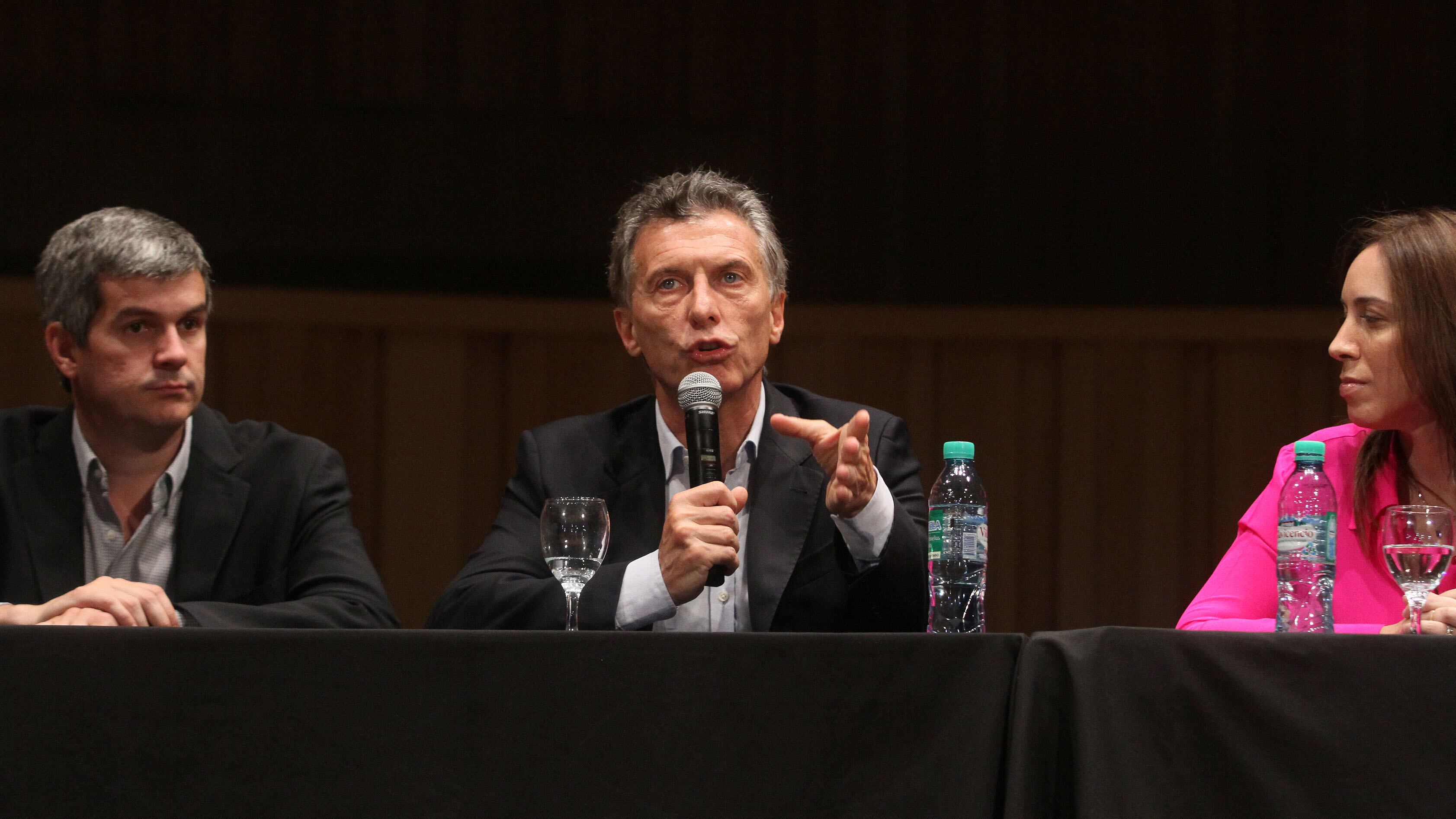 Marcos Peña, Mauricio Macri y María Eugenia Vidal, eje de la discusión.