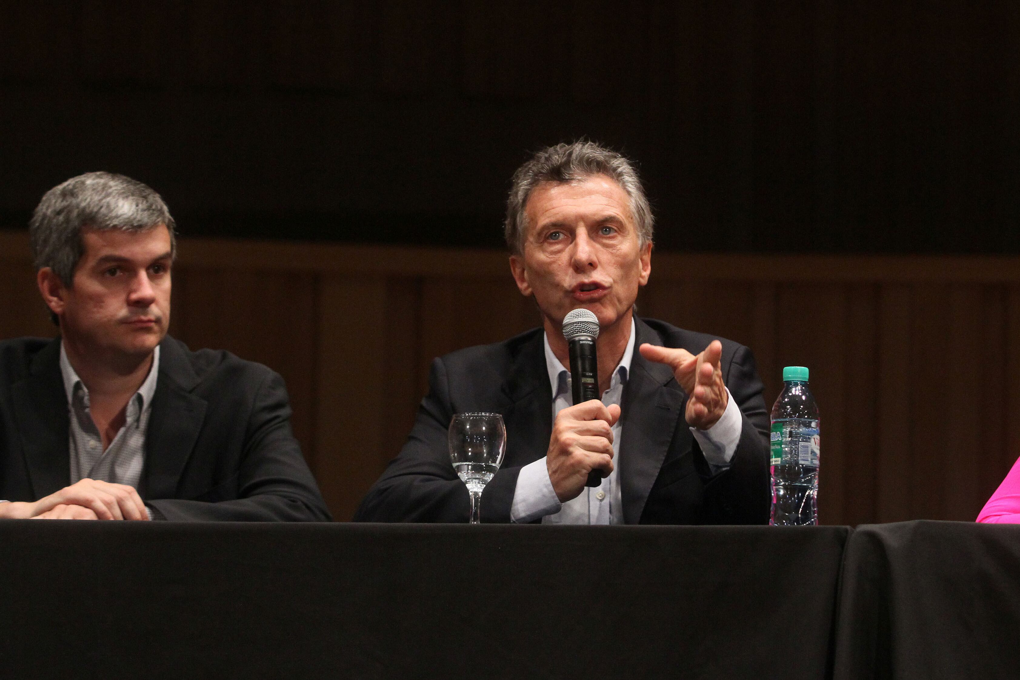 Marcos Peña, Mauricio Macri y María Eugenia Vidal, eje de la discusión.
