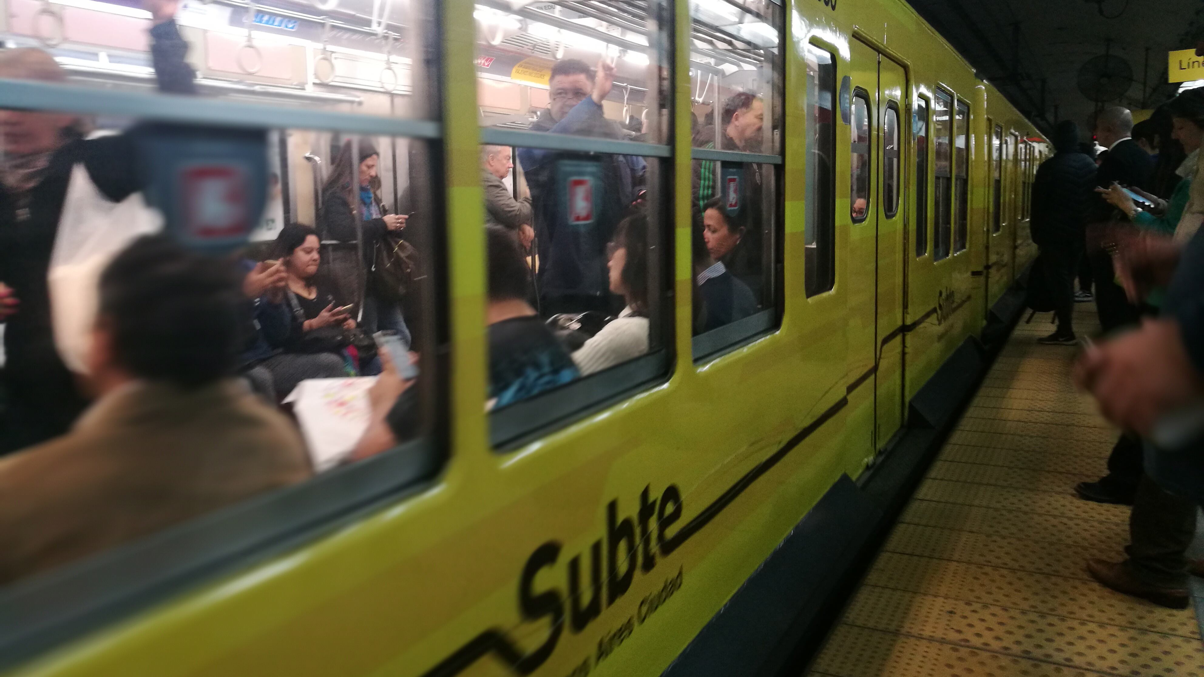 Faltan analizar 300 trabajadores de tráfico de la B y las otras líneas.