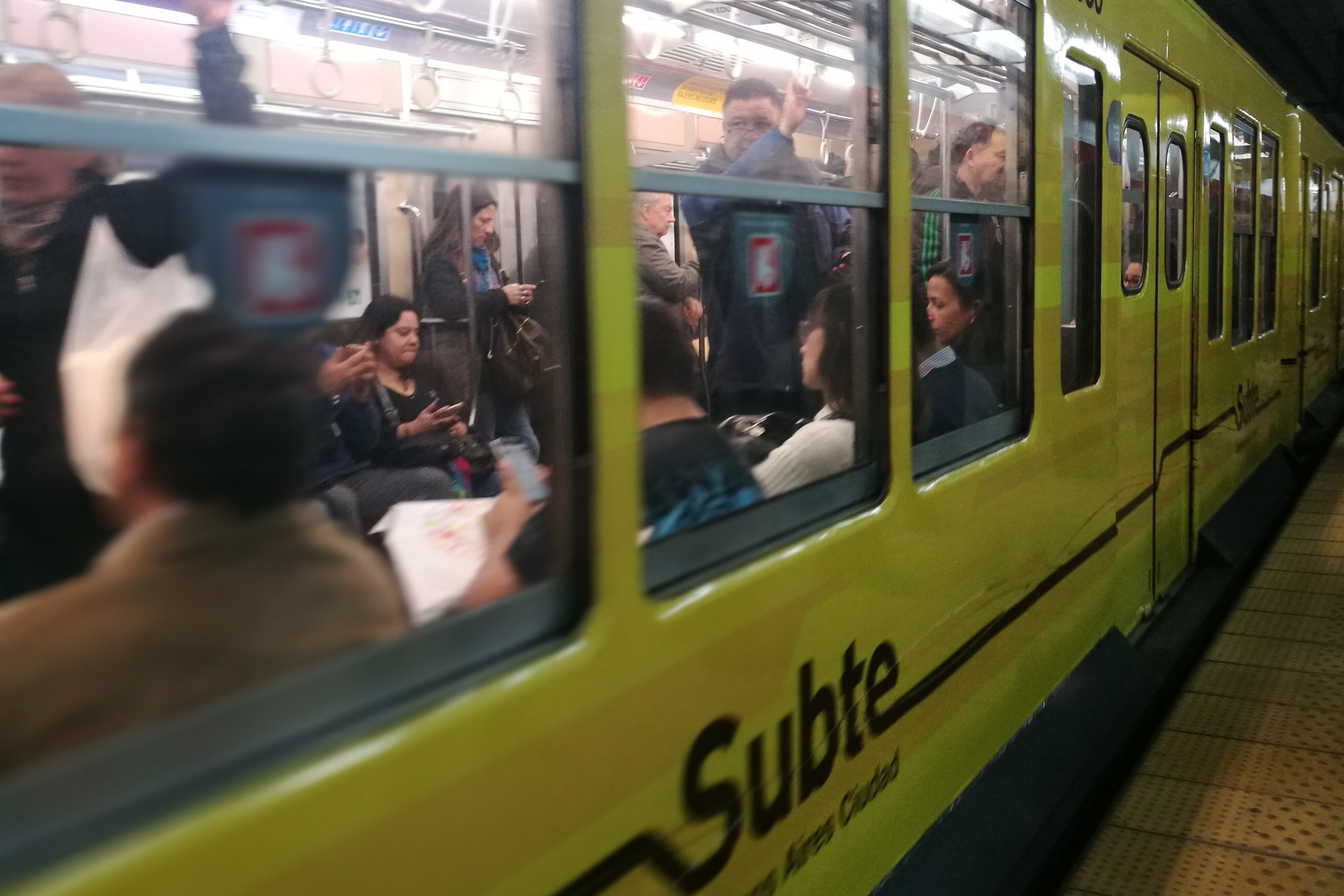 Faltan analizar 300 trabajadores de tráfico de la B y las otras líneas.