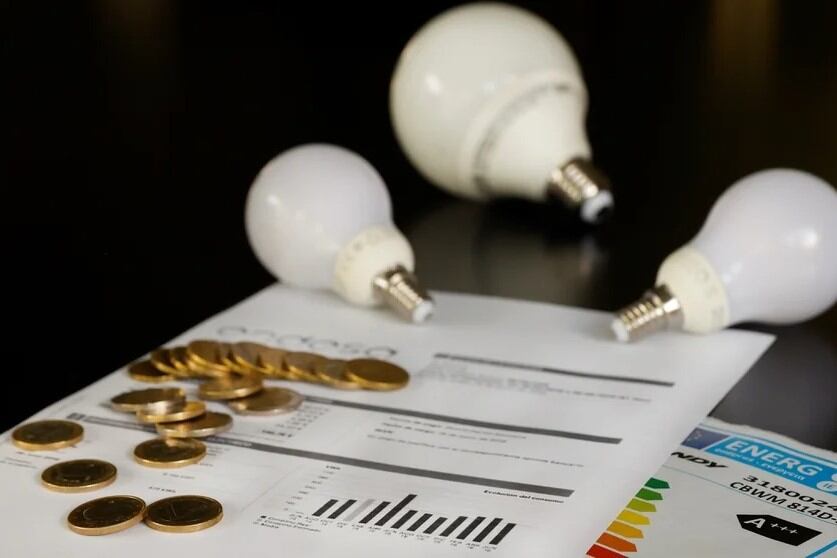 Se viene el verano y en el Gobierno riojano buscan elevar el tope para mantener el subsidio al consumo eléctrico.