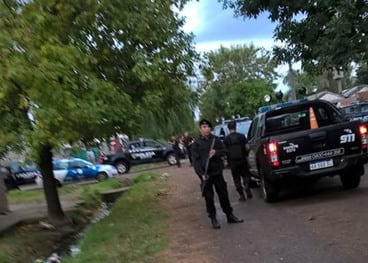 Hace una semana, una docena de personas fueron arrestadas violentamente en Rouillón al 4.400.