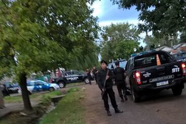 Hace una semana, una docena de personas fueron arrestadas violentamente en Rouillón al 4.400.