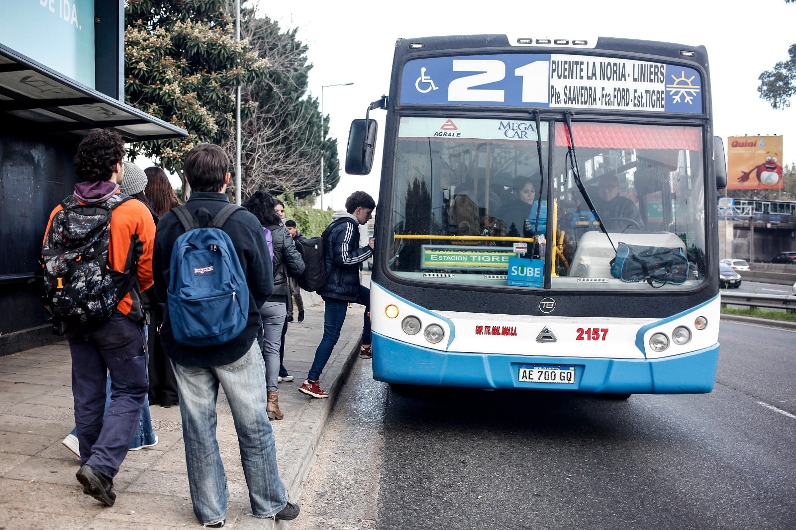 Vecinos bonaerenses toman el 21 para volver hacia el conurbano sur.