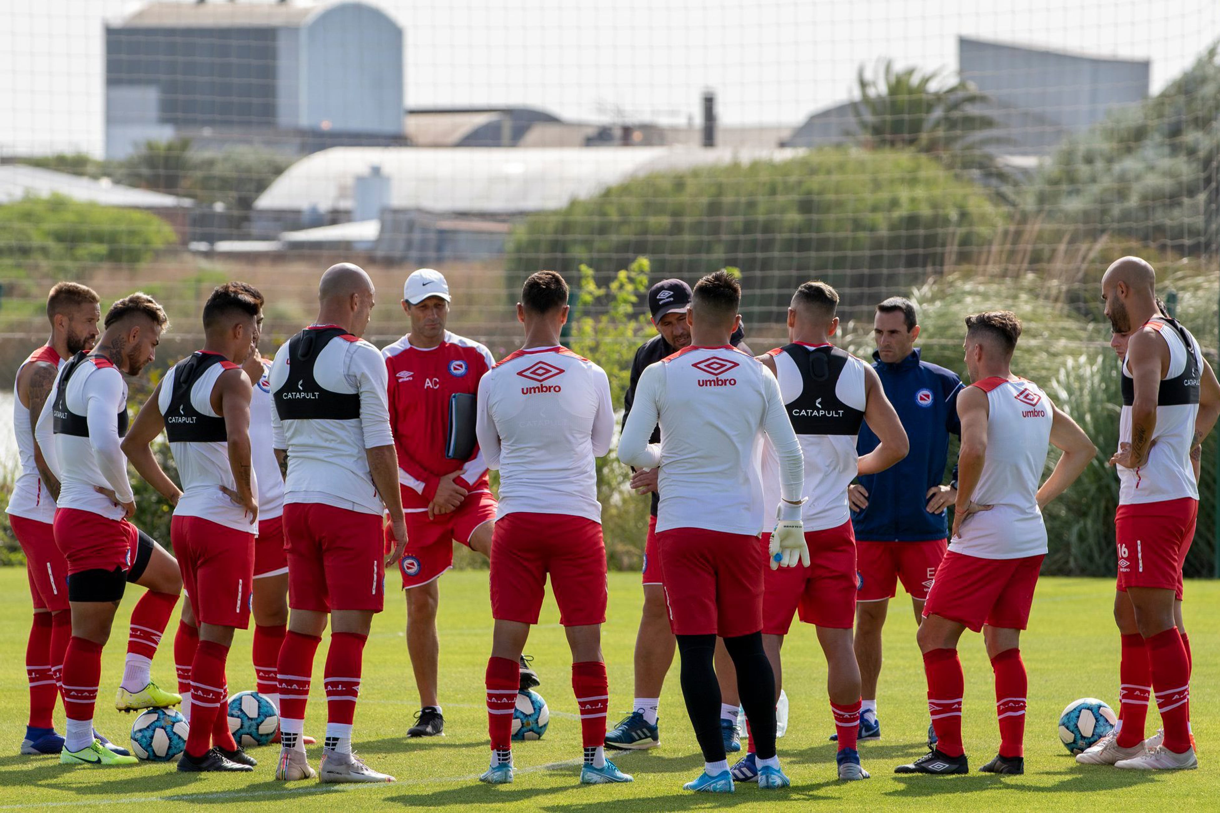 Ultimo entrenamiento de Argentinos Juniors antes de viajar a Santa Fe.