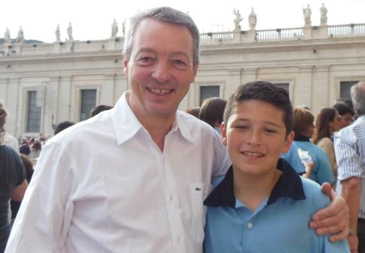 Manzi con su nieto, cuando todavía era niño.