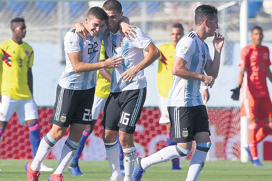 Julián Alvarez, golazo de tiro libre para la victoria.