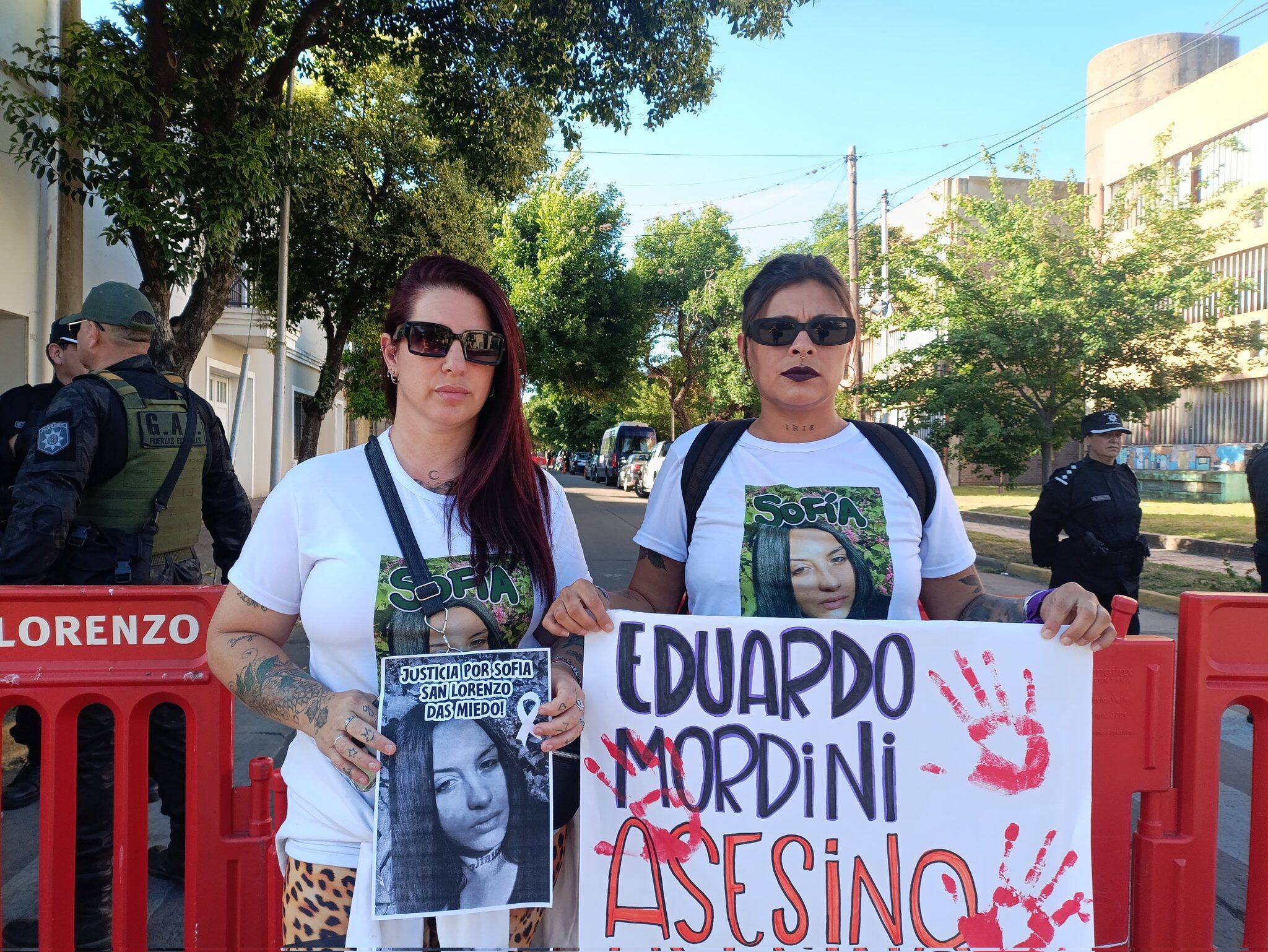 Fueron las amigas, lxs hermanxs de Sofía y los feminismos de San Lorenzo quienes  se movilizaron en su búsqueda. 