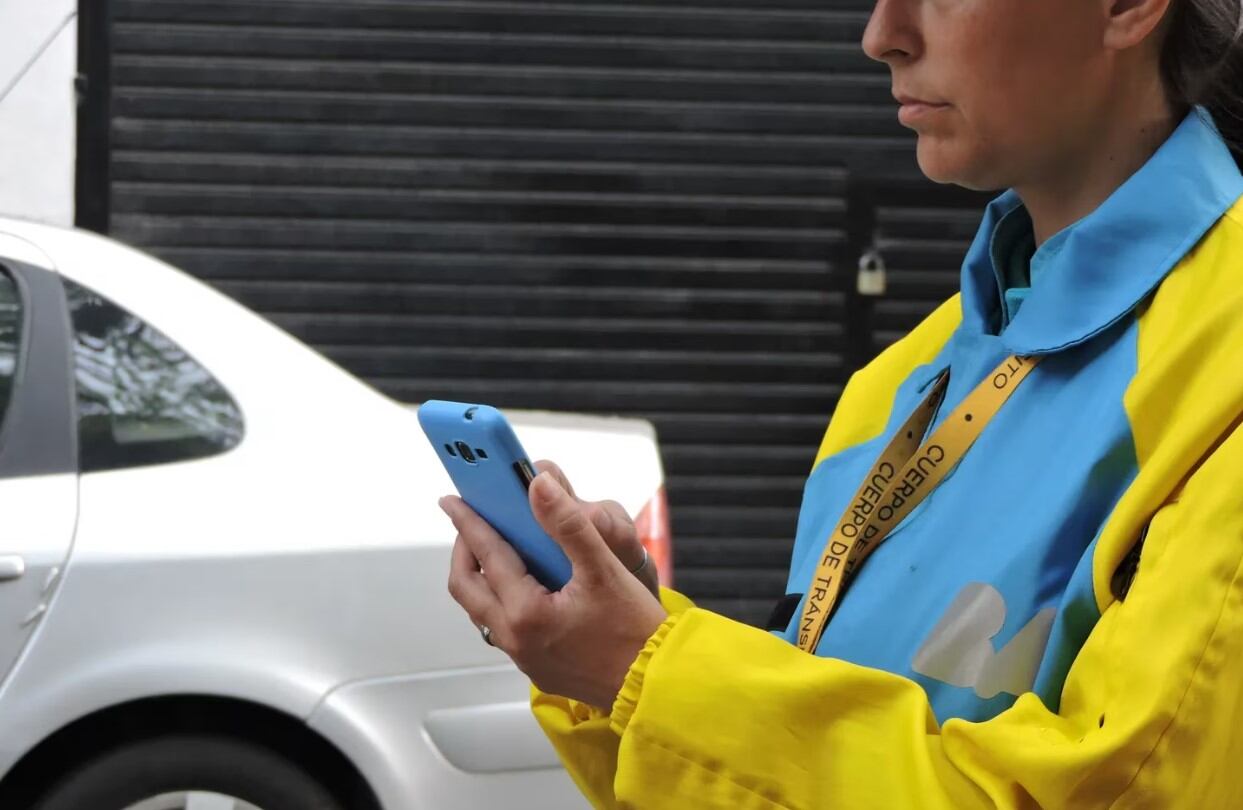 La causa se originó en tres actas de infracción sobre un auto por no respetar la senda peatonal, por exceso de velocidad y por estacionamiento prohibido