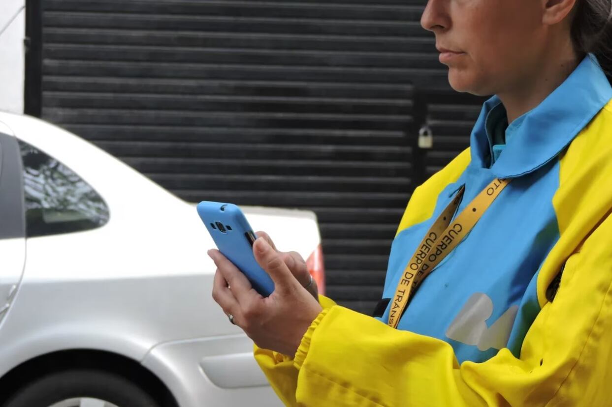 La causa se originó en tres actas de infracción sobre un auto por no respetar la senda peatonal, por exceso de velocidad y por estacionamiento prohibido