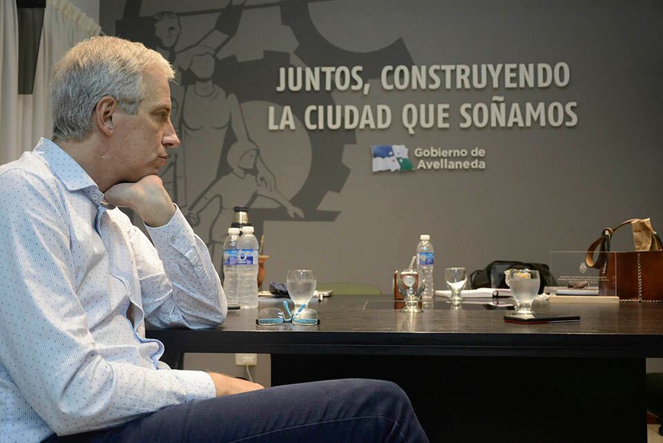 Scarpín cuando podía estar en su despacho.