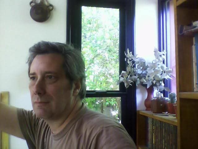 De Souza coordina el área de literatura del Centro de Arte de la UNLP.