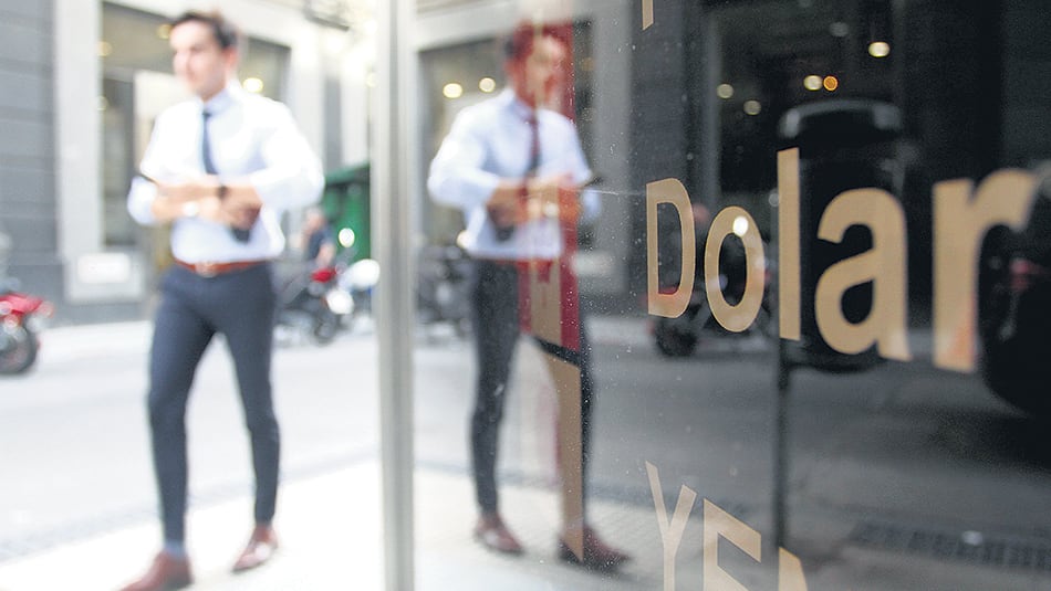 De a poco el dólar vuelve a entrar en calor luego de varios días de relativa calma.