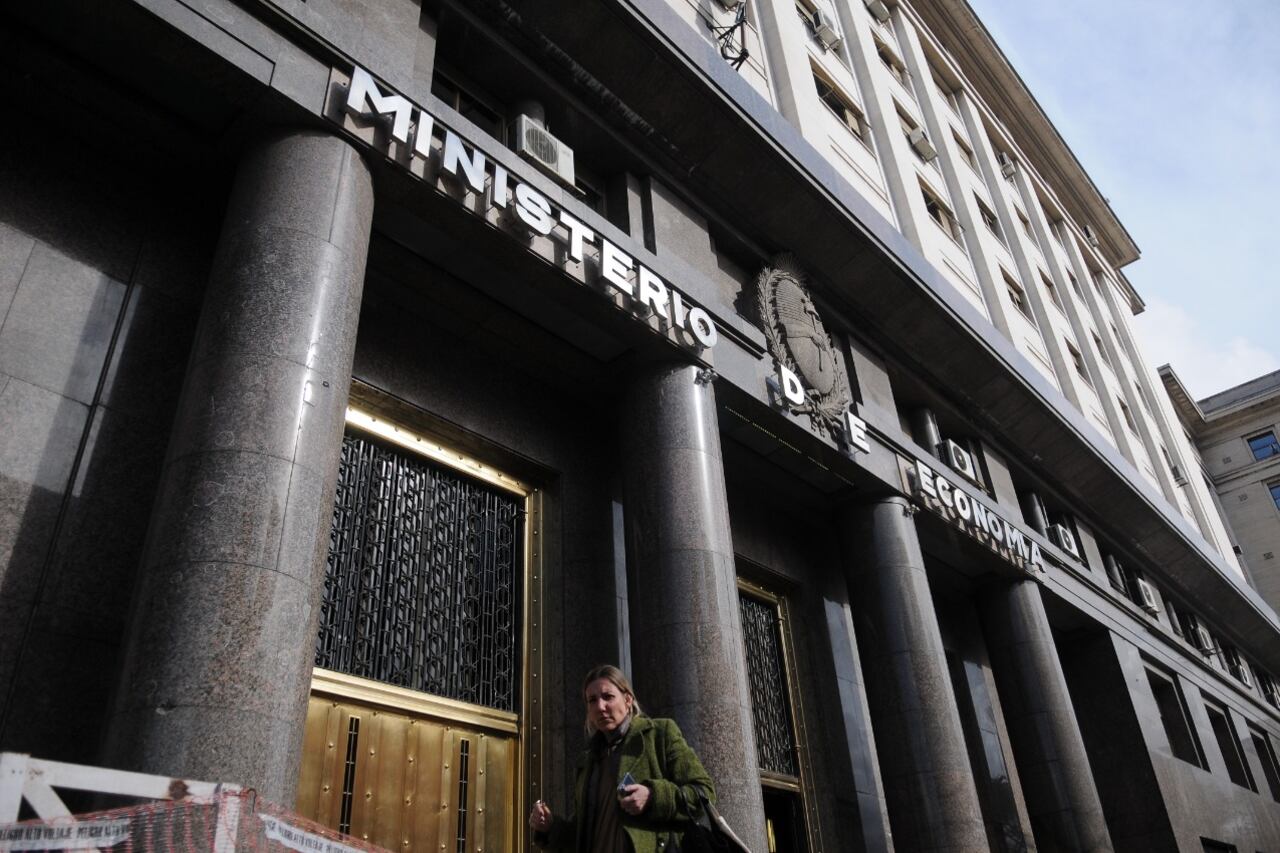 El Palacio de Hacienda acomoda las cuentas públicas antes del viaje de Massa a Washington