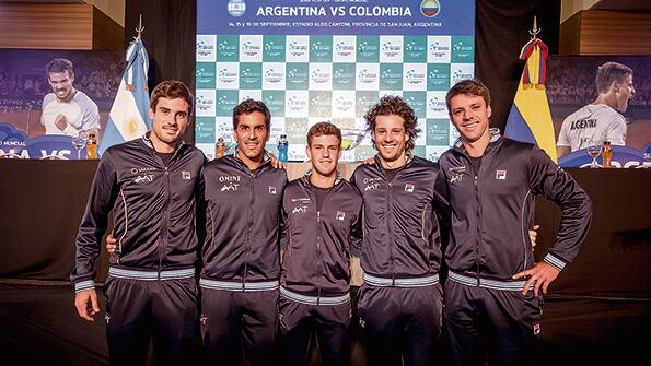 El equipo argentino de Copa Davis: Pella, González, Schwartzman, Zeballos y el capitán Gaudio.