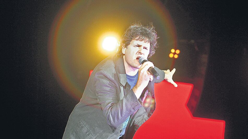 En modo trovador jaggeriano, Ciro manejó una vez más la situación como un maestro de ceremonias personalista.