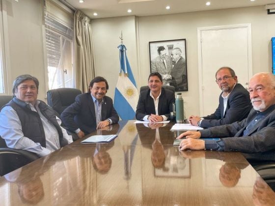 Gustavo Sáenz reunido con autoridades de Trenes Argentinos.