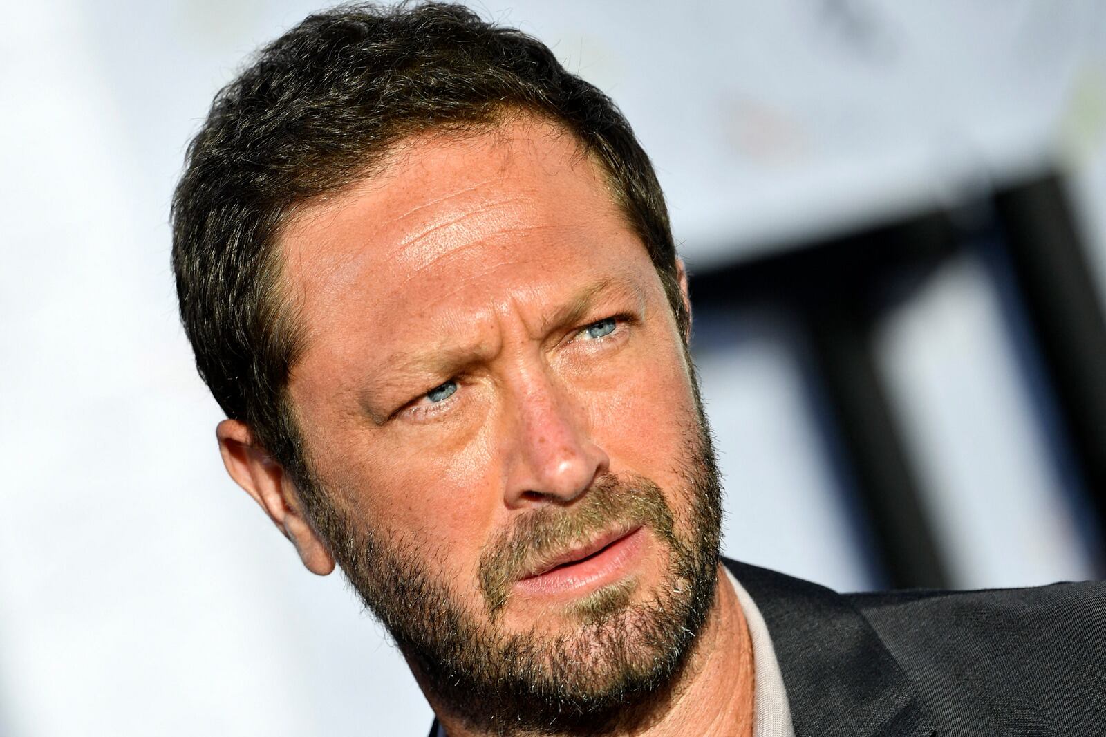 Moss-Bachrach tuvo un papel relevante en el drama millennial Girls.