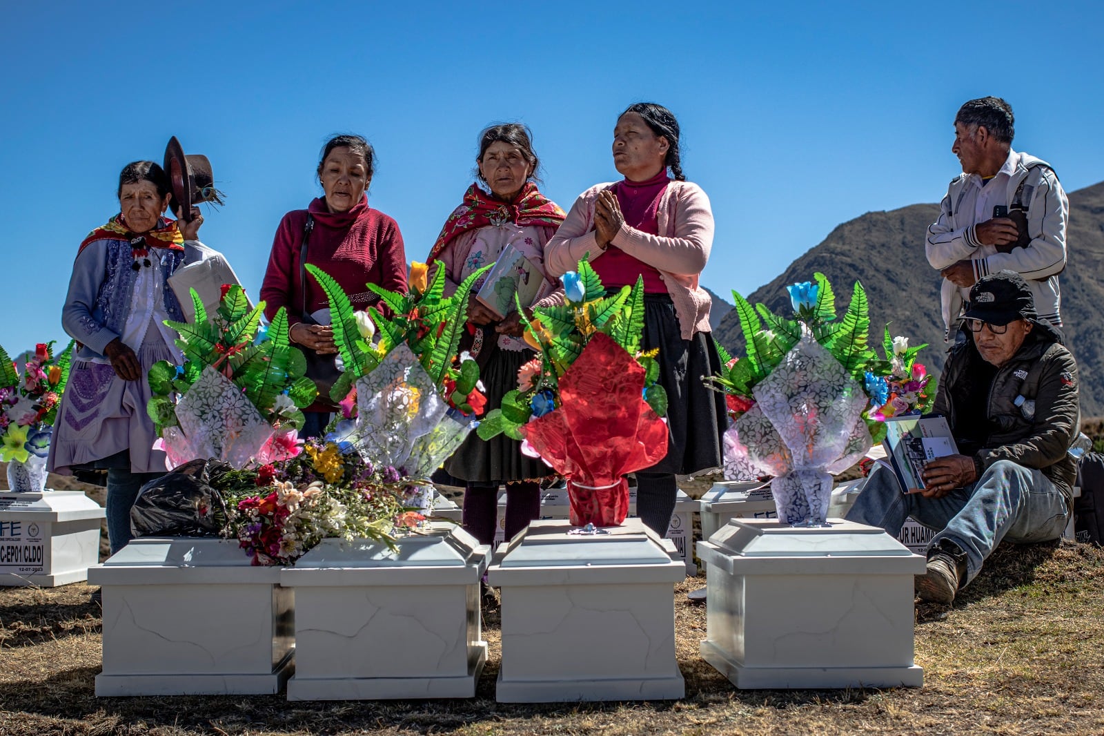 Los cajoncitos con huesos desarmados, símbolo del crímen. 