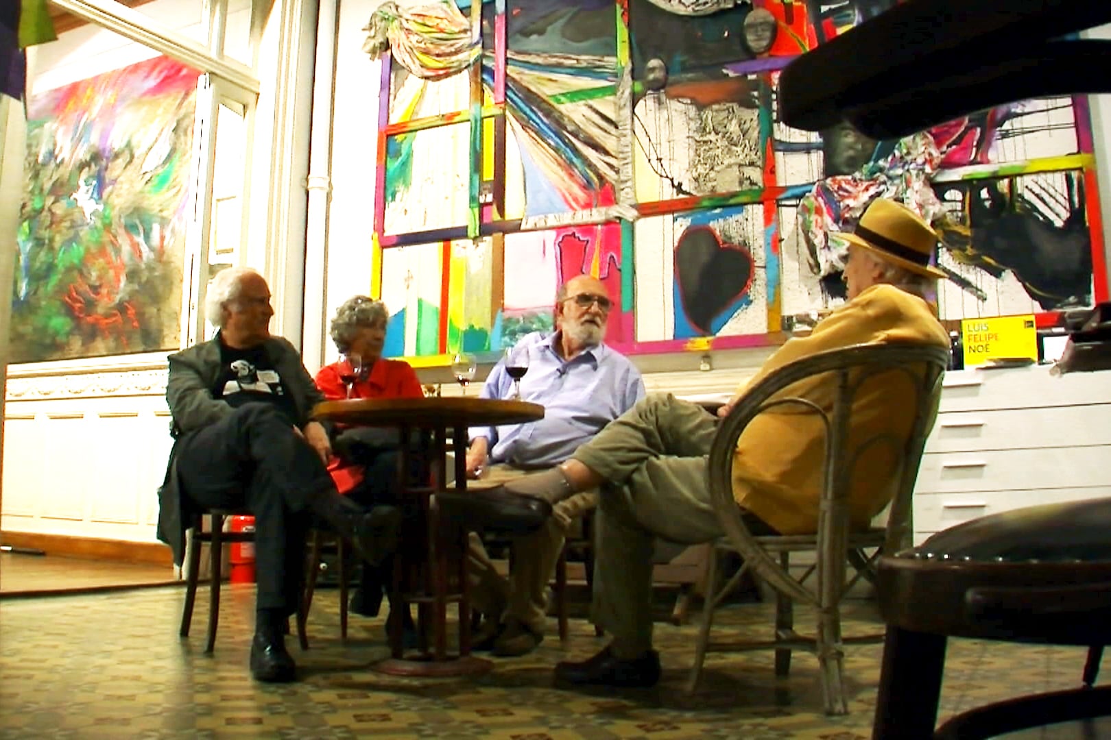 Una escena de "Tres en la deriva del acto creativo", en casa de Luis Felipe Noé. 