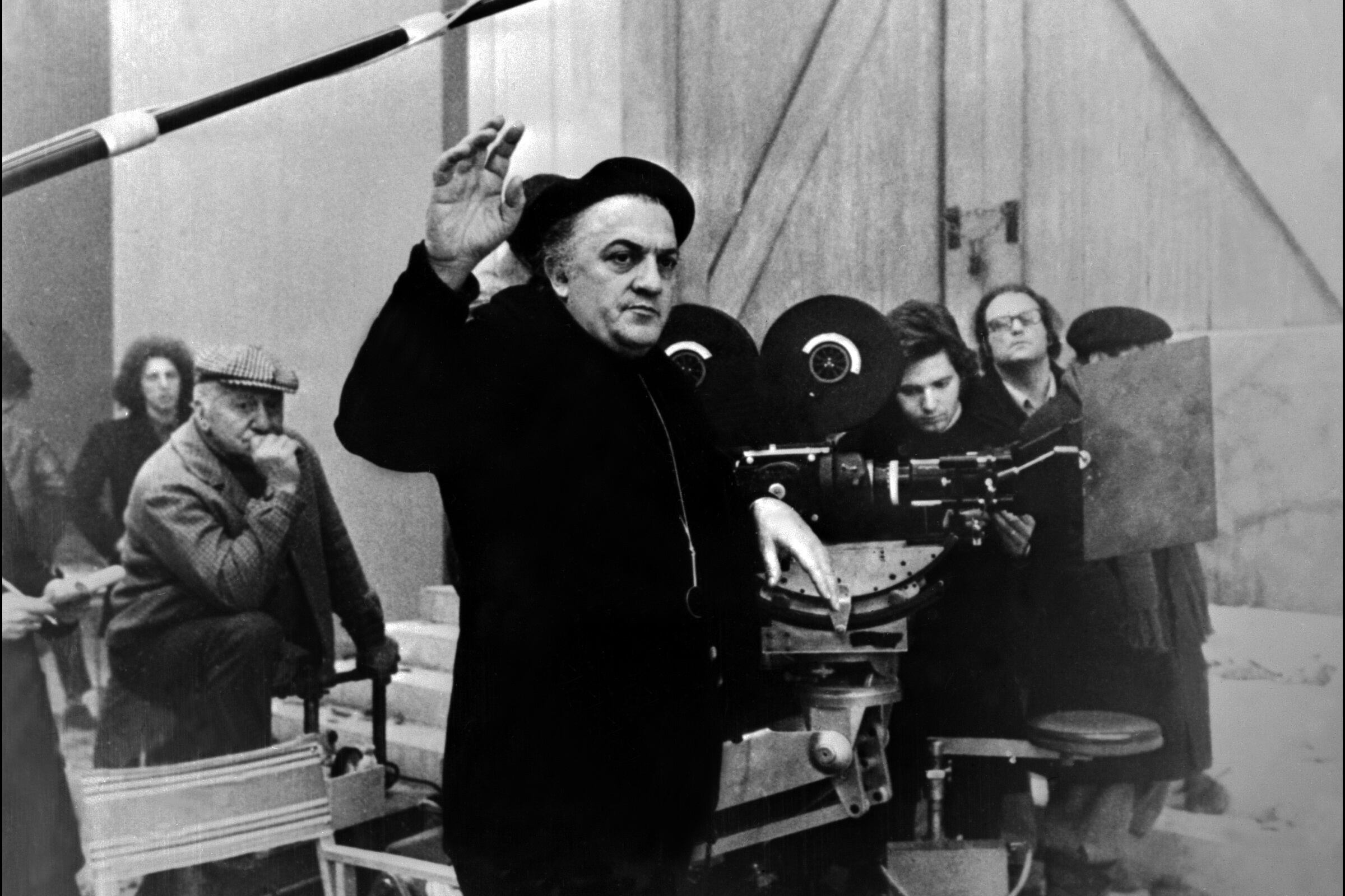 Fellini en Roma durante la filmación de Amarcord.