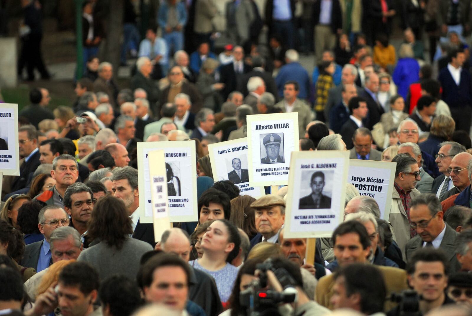 Tras la reapertura de los juicios por crímenes del terrorismo de Estado, las familias de militares comenzaron a reclamar que se juzgara a militantes políticos de los 70.