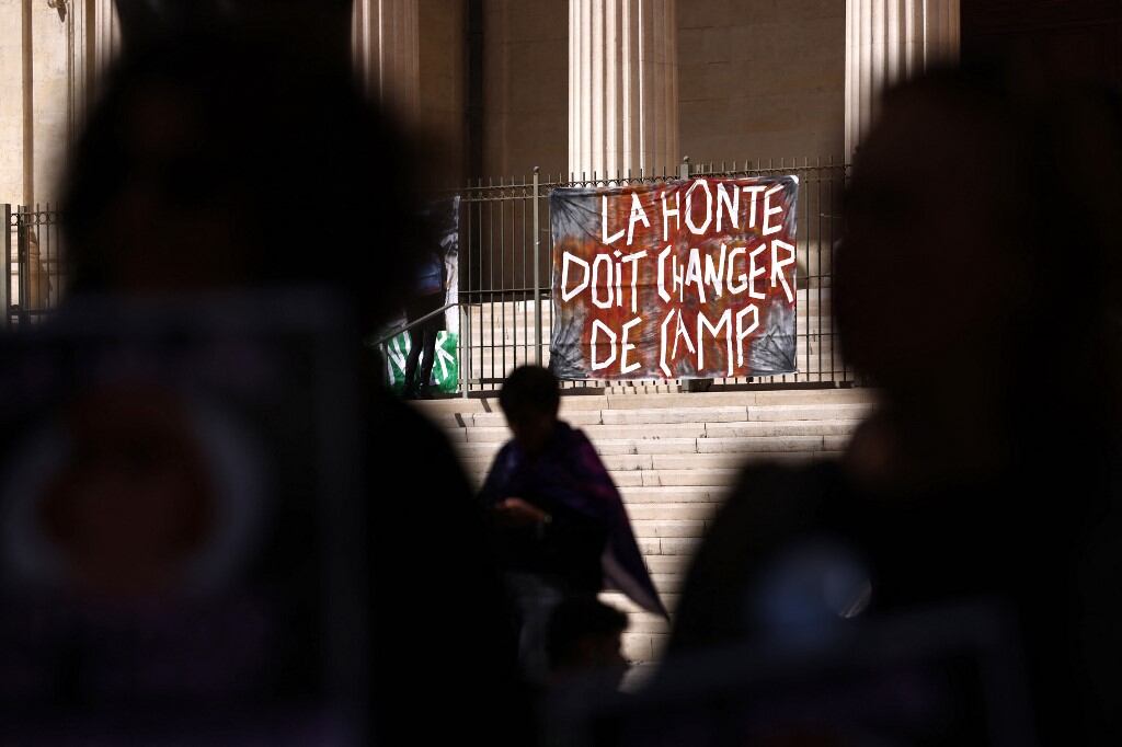 Juicio a Dominique Pelicot y otros 50 hombres por violación.