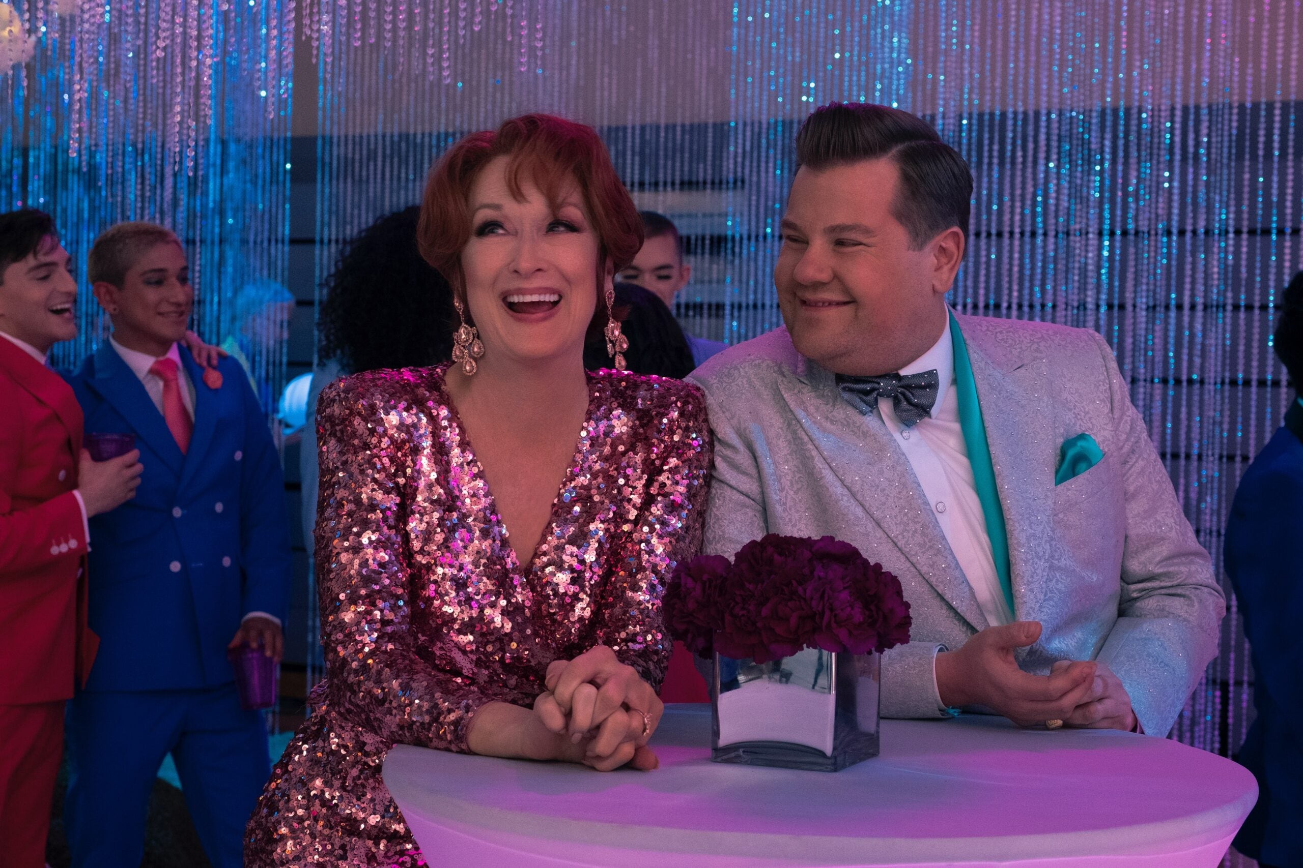 Meryl Streep y James Corden en un mundo de levedad colorida. 