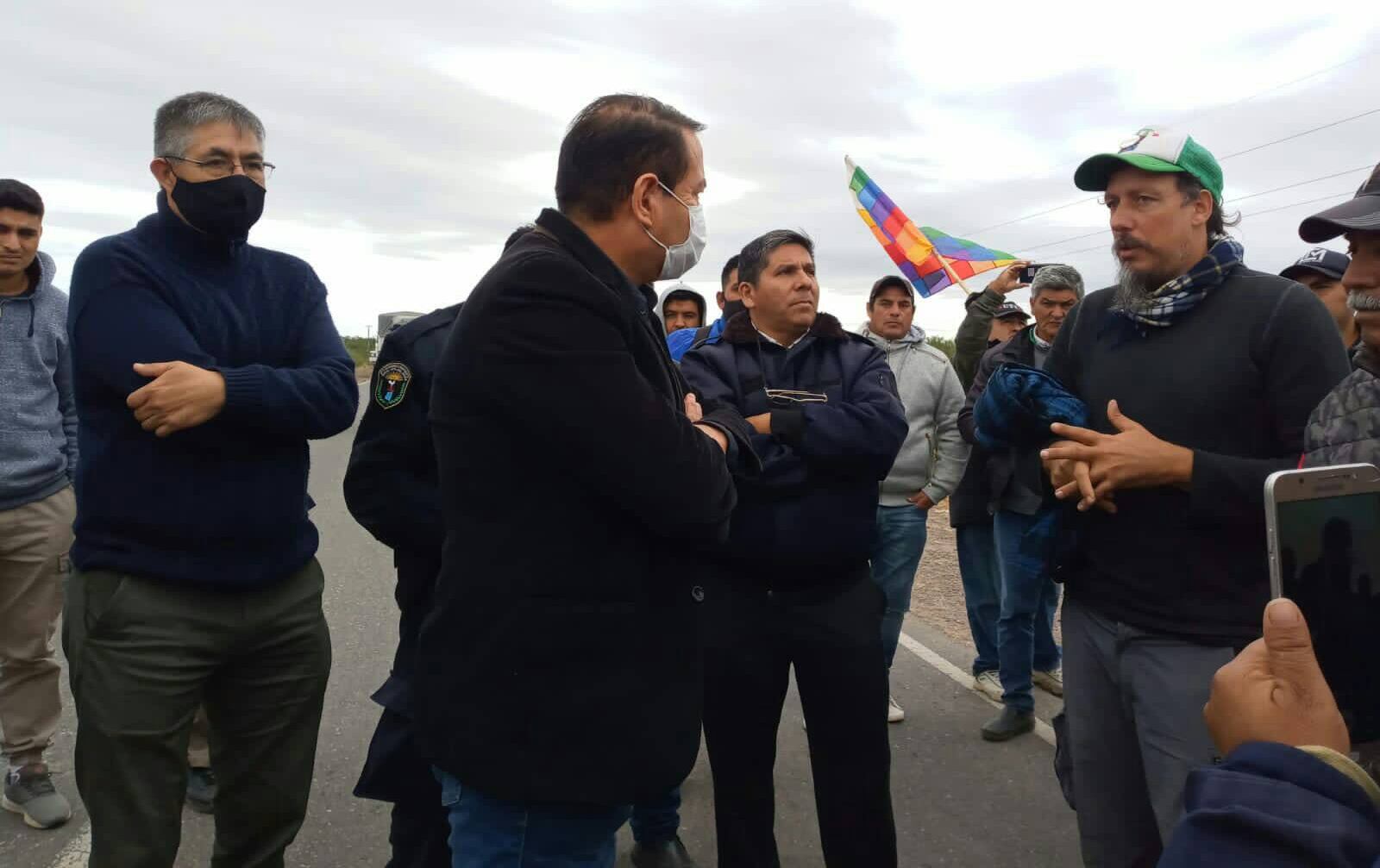 Lucas Tedesco (de gorrita) fue detenido el lunes en una protesta por la liberación de Suárez. 