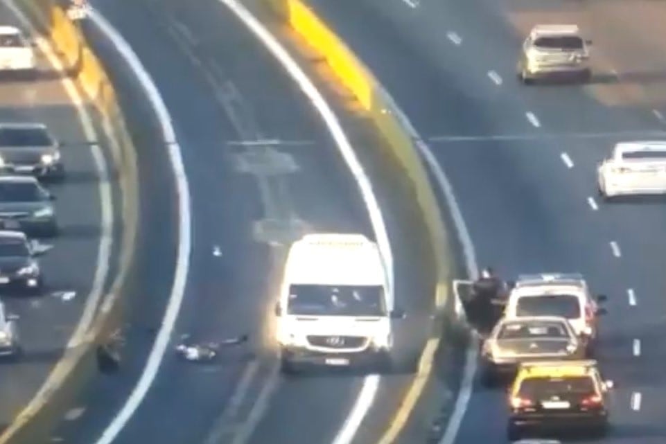 Dos personas murieron atropelladas en Autopista 25 de Mayo.