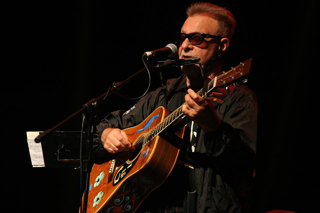 Gieco mandó los mensajes para que se incorporaran los artistas de la grilla.