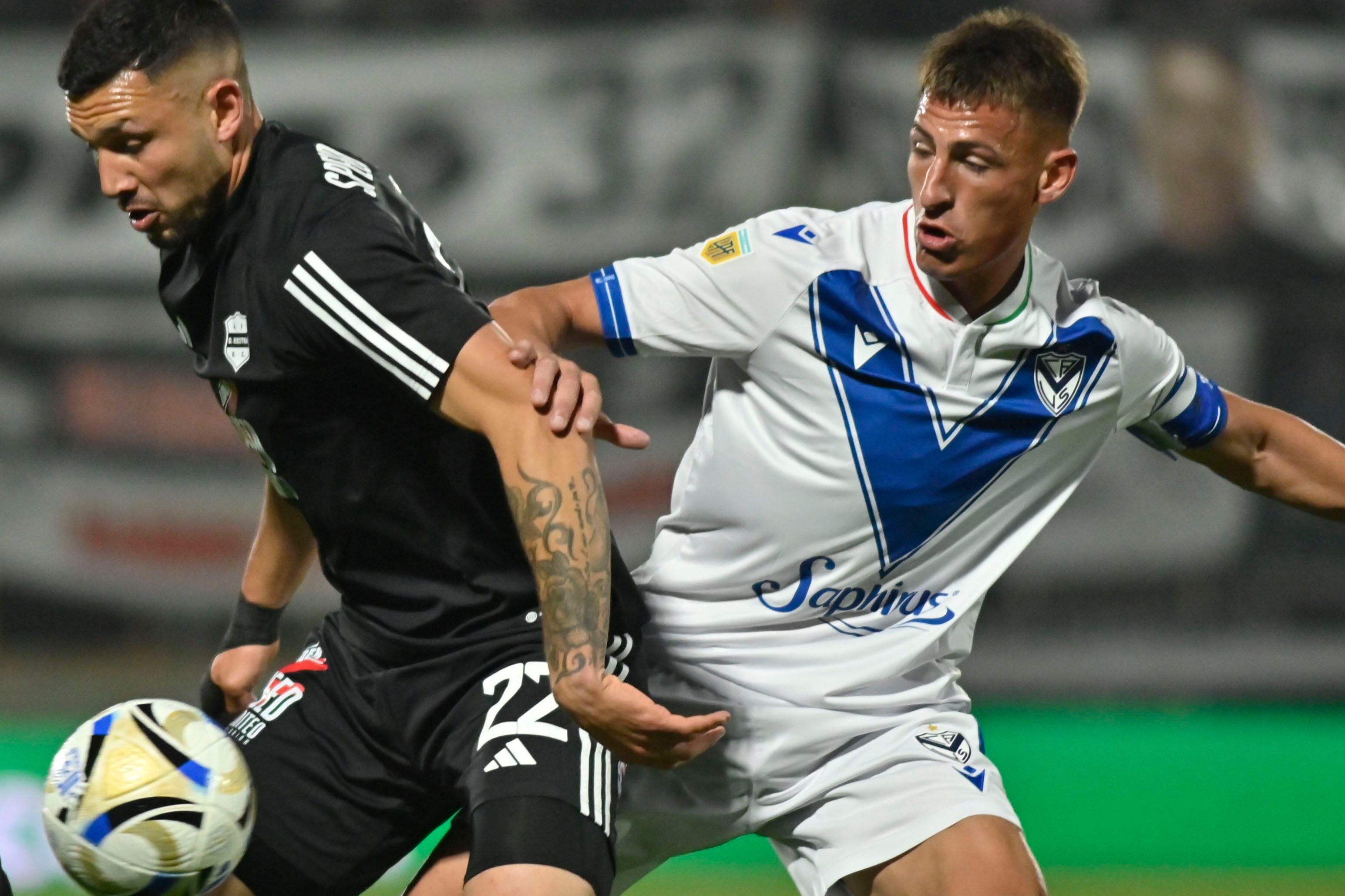 Riestra y Vélez igualaron a pura fricción