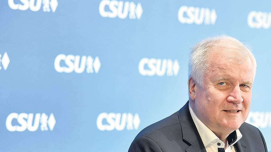 Horst Seehofer amenazó con dimitir de su cargo de ministro y de presidente de la CSU.